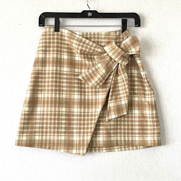 Aritzia Wilfred Wrap-Front Plaid Skirt - Picture 3 of 9